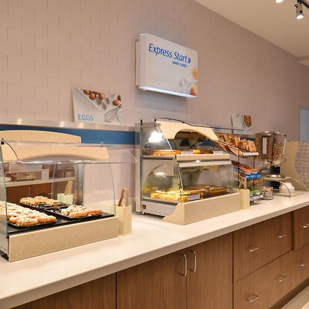 Carter Lake Holiday Inn Express & Suites Omaha Airport By Ihg מראה חיצוני תמונה