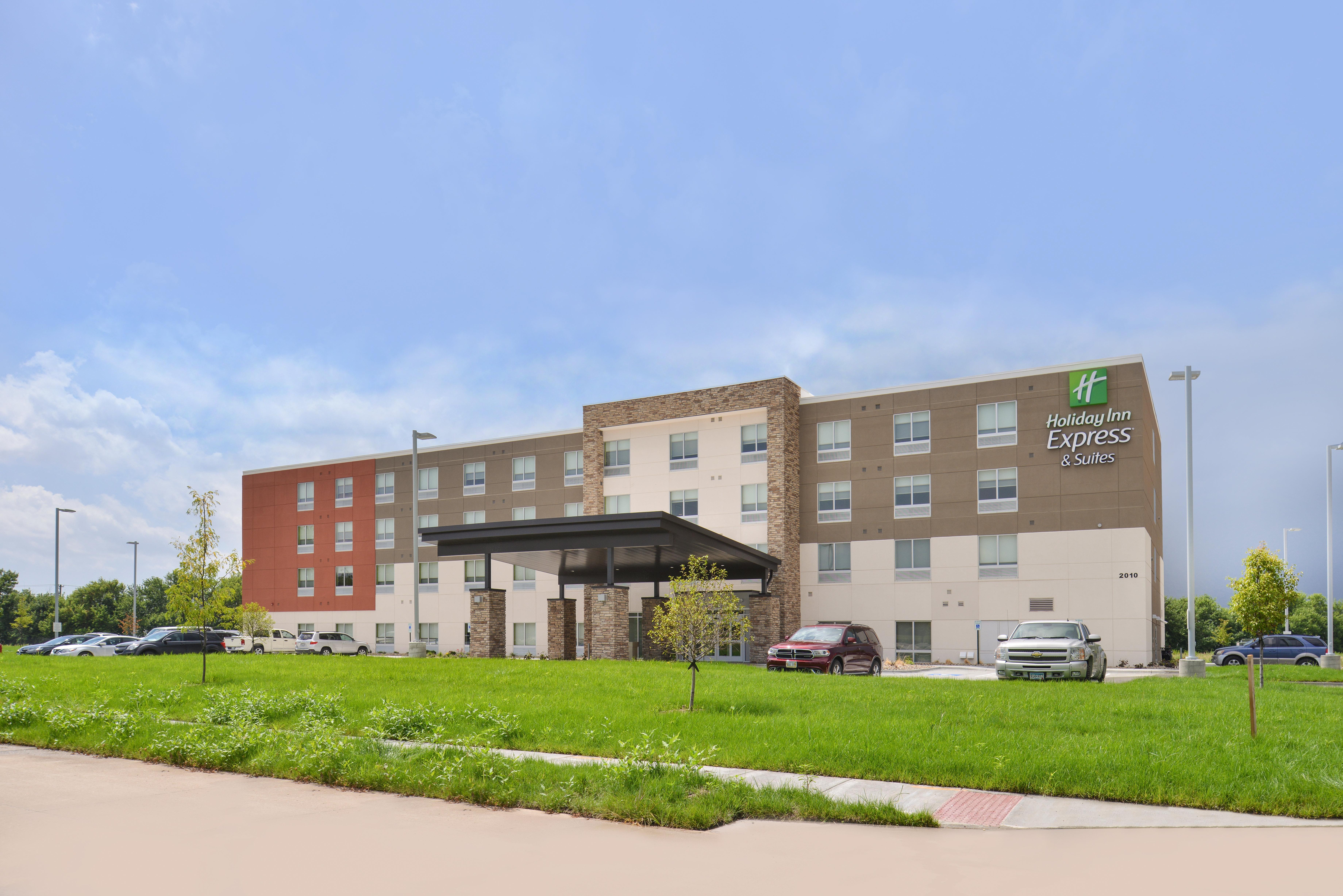 Carter Lake Holiday Inn Express & Suites Omaha Airport By Ihg מראה חיצוני תמונה