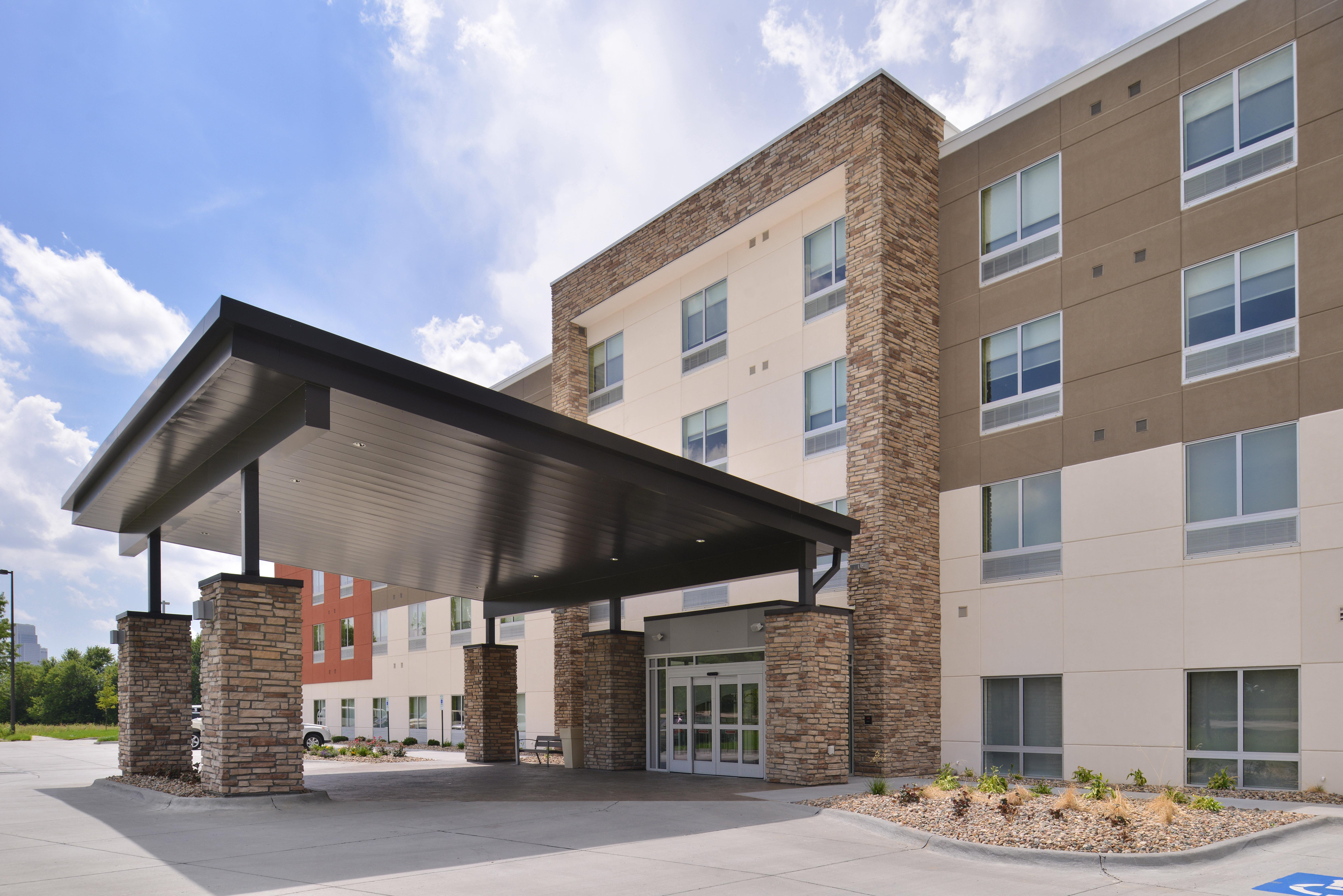 Carter Lake Holiday Inn Express & Suites Omaha Airport By Ihg מראה חיצוני תמונה