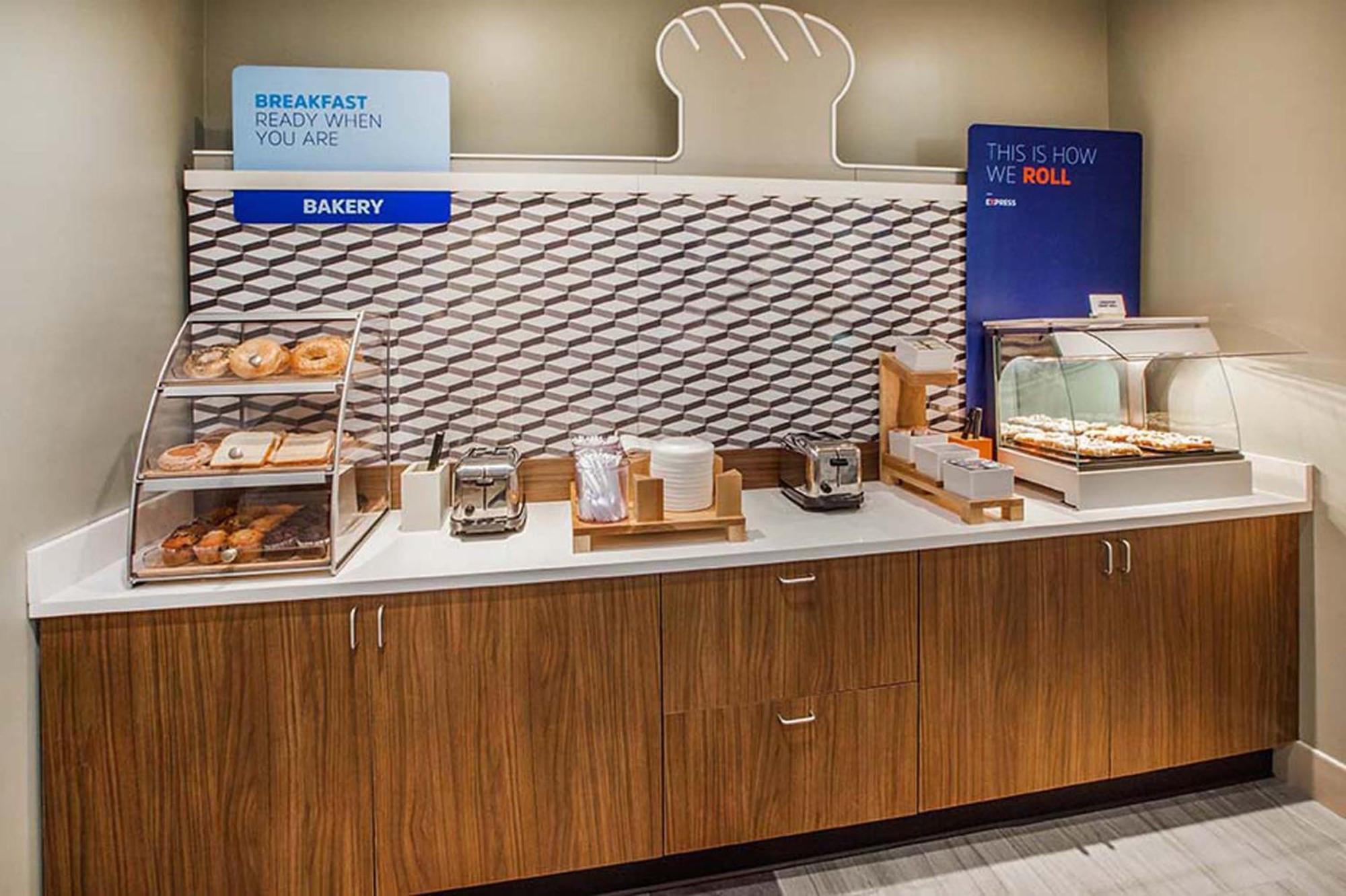 Carter Lake Holiday Inn Express & Suites Omaha Airport By Ihg מראה חיצוני תמונה